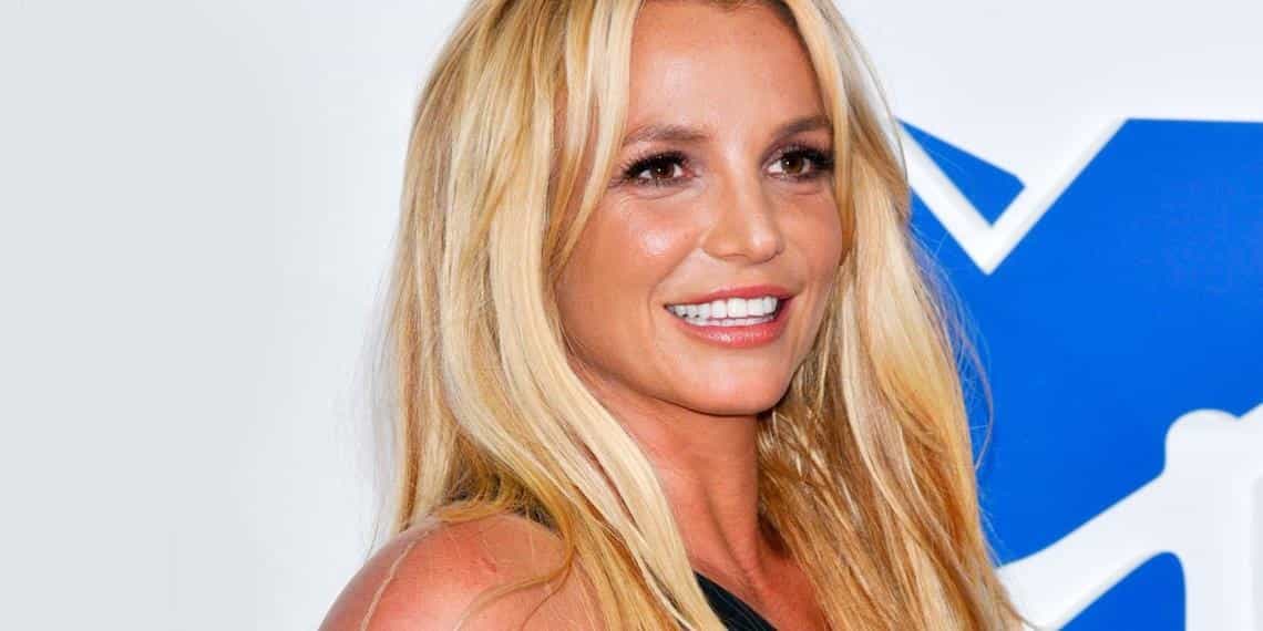 chilango - Ni Britney, ni Ariana… ¿Grupo Firme en el medio tiempo del Super  Bowl?