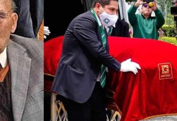 Solo con la vieja guardia, así fue el funeral de Echeverría