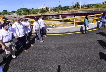 Gobernador realizó supervisión y puesta en marcha de la obra vial conocida como herradura