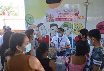 Brindan charlas en orientación reproductiva a jóvenes de Teapa