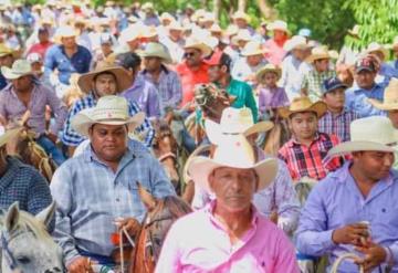 Realizan cabalgata en honor a la Virgen del Carmen