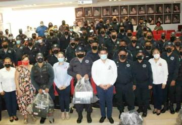 Gobierno de Jalapa entrega uniformes a Seguridad Pública y Tránsito Municipal