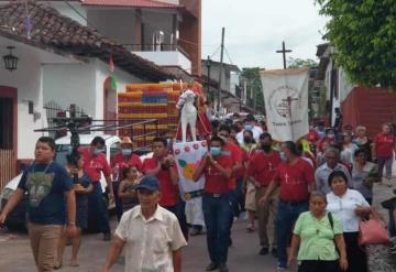 Celebran tradición de Santos Convidados en Tapijulapa 