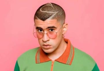 Tunden en redes a Bad Bunny  por rechazar intercambio de lentes con fan