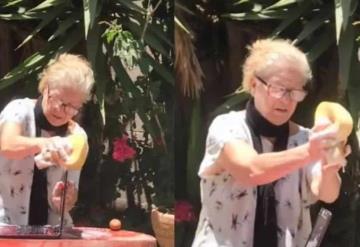 Se vuelve viral una abuelita que desinfecta laptop a su nieto con agua y jabón