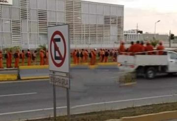 Marina toma control del acceso a la Refinería Olmeca