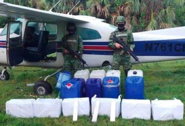 Ejército y Fuerza Aérea Mexicanos, en operación conjunta, aseguran aeronave y posible cocaína en Chiapas