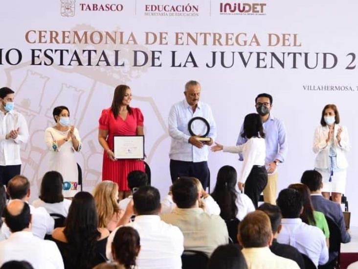 Realizan ceremonia de Premio estatal de la Juventud 2022