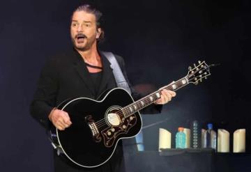 Ricardo Arjona se burla del lenguaje inclusivo durante concierto