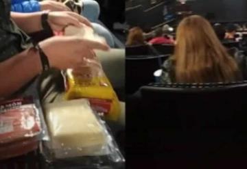 Video: Lleva todos los ingredientes y prepara sándwiches en plena sala de cine; se vuelve viral