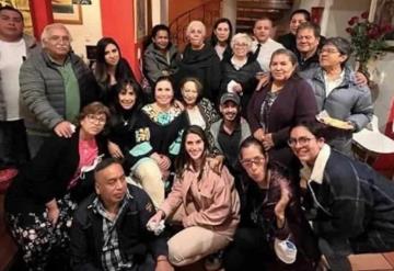 Con familiares y amigos, Rosario Robles festeja su liberación en su casa de Coyoacán