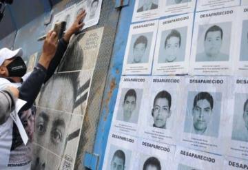 Padres de normalistas de Ayotzinapa, desconocen extremos de imputación contra Murillo Karam