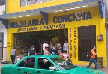 Reportan largas filas en papelerías de Jalpa de Méndez