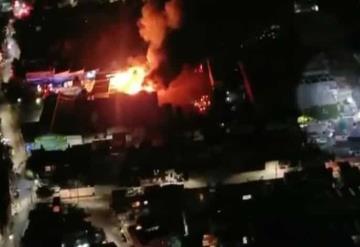 Reportan incendio en fábrica de solventes en San Juan Ixhuatepec