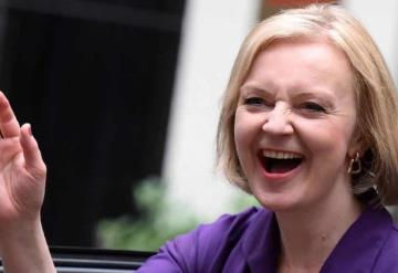 Asume la conservadora Liz Truss como primer ministra británica