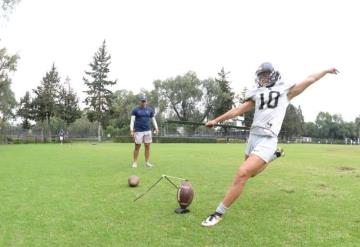 Andrea Itzel, universitaria y primera jugadora oficial en la historia del futbol americano en México