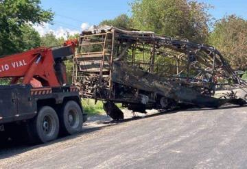 Un niño de 5 años y un adolescente de 15, entre calcinados en autobús de pasajeros