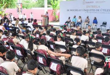 Inicia entrega de mochilas y útiles escolares en escuelas de educación básica