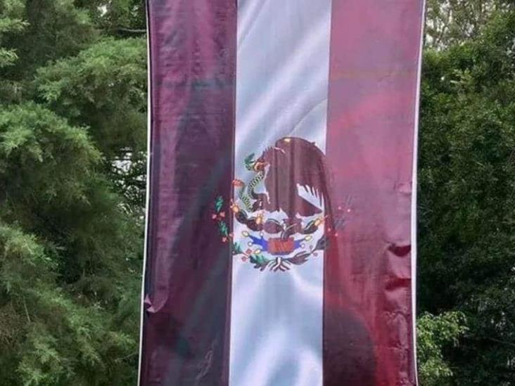 Cambian Colores De La Bandera De México En Tepic