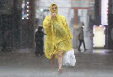 Tifón Nanmadol azota Japón con rachas de viento de hasta 235 km/h