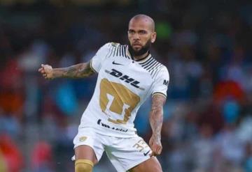 Dani Alves tacha al futbolista mexicano de conformista