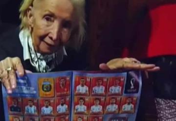 Abuelita gasta su pensión para completar álbumes de Qatar 2022 y se hace viral