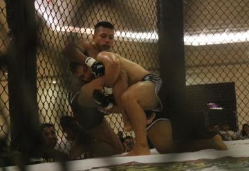 El tabasqueño Raúl “Cazador” Méndez ganó con autoridad en el pleito estelar de la función de artes marciales mixtas “Combates en el Puerto”