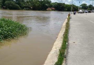 A solo 18 centímetros de su nivel critico el río Palizada