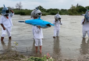 Con flores, música y bailes tradicionales rinden tributo al “Río Grande de Tehuantepec”