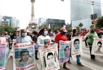 Marchan en varios estados del país por 8 años de la desaparición de los 43 normalistas de Ayotzinapa