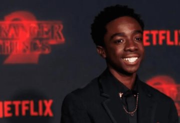 Actor de Stranger Things denuncia que enfrentó racismo desde el primer episodio