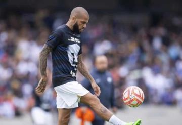 Dani Alves se lesiona la rodilla; baja ante Juárez