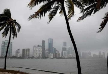 Ian se intensifica y recobra fuerza de huracán tras cruzar Florida