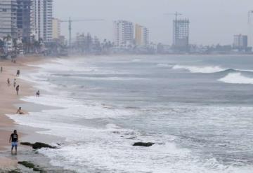 Huracán Orlene toca tierra en Sinaloa