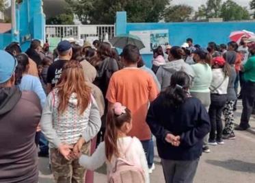 Transporte de agua se desvía de la carretera de Emiliano Zapata
