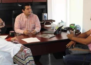 Abusan del Sector Salud; Personas y hasta funcionarios públicos se vacunan contra covid en Cunduacán