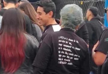 Mamá va a concierto de Rammstein porque a su hijo "no le alcanzó la vida"