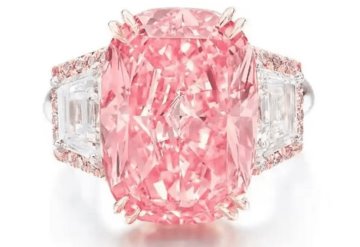 Diamante rosa se vende en 49.9 mdd durante subasta en Hong Kong