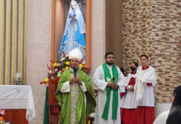 Obispo de Tuxpan, Veracruz realiza misa en parroquia de Paraíso