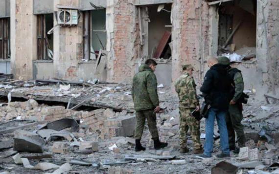 Cohetes golpean la oficina del alcalde en Ucrania