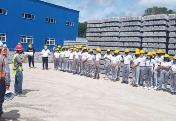 Alumnos del COBATAB plantel 30, visitaron la Fábrica de durmientes del Tren Maya