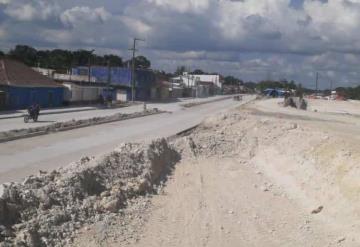 Autoridades de Villa El Triunfo prohíben el paso de unidades pesadas por el Boulevard .