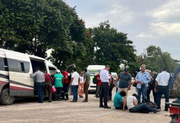 Brutal accidente deja como saldo nueve lesionados; chofer quedó prensado