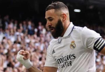 Revelan razón por la que Benzema juega con la mano vendada