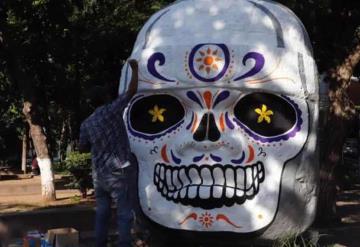 Ayuntamiento de Culiacán convierte réplica de cabeza olmeca en calaverita