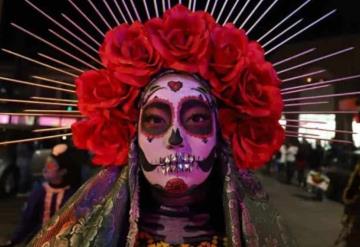 Artistas del maquillaje dan vida a ‘Catrinas’ para procesión este domingo