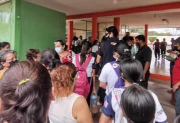 Acusan carpetazo en intoxicación de estudiantes en secundarias de Chiapas