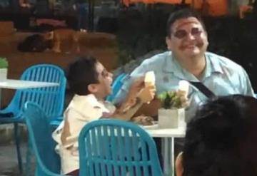 Vídeo conmovedor, captan a padre e hijo disfrutando de un helado juntos