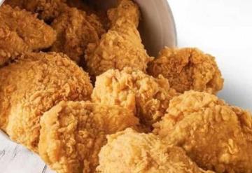 Familia denuncia que halló gusanos en pollo de KFC