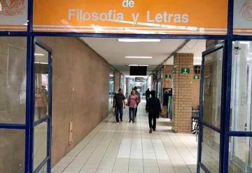 Sorprenden a un hombre grabando en los baños de la Facultad de Filosofía y Letras de la UNAM